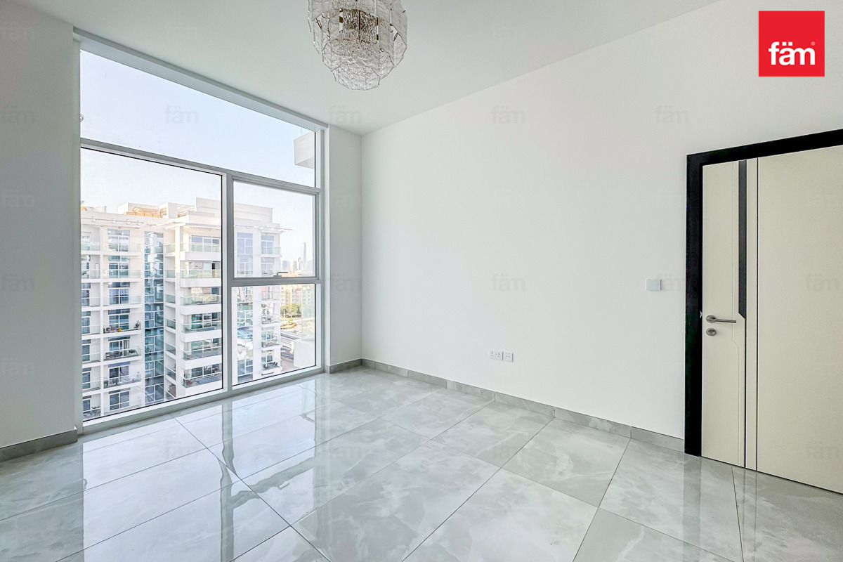 Minutes To Metro | Fitted Kitchen | High Floor-10