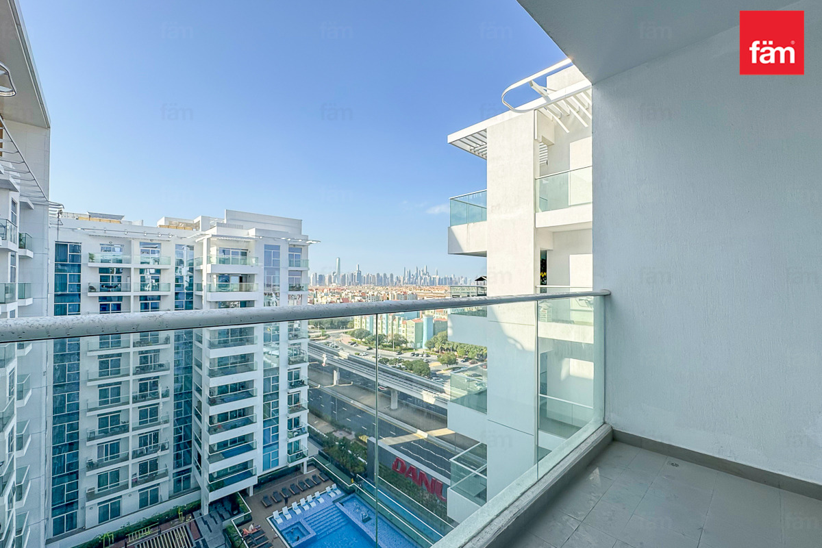Minutes To Metro | Fitted Kitchen | High Floor-16