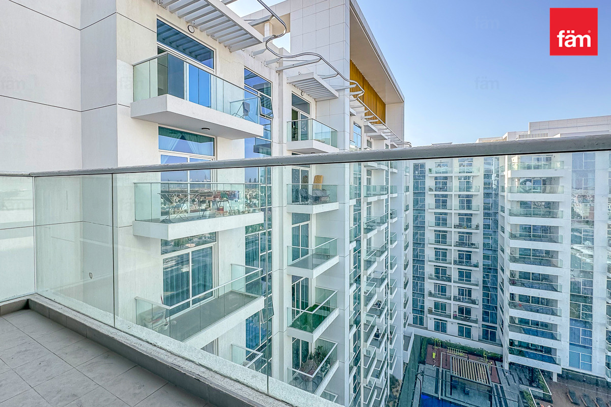 Minutes To Metro | Fitted Kitchen | High Floor-17