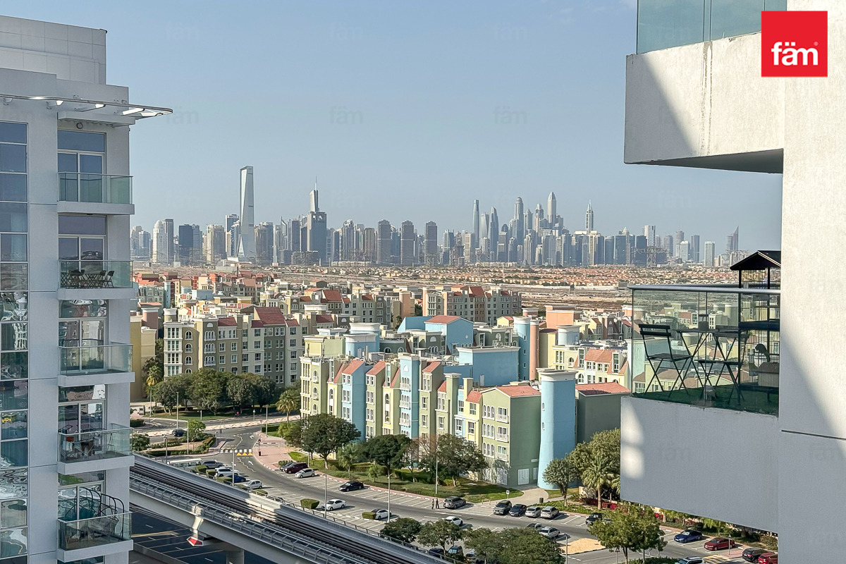 Minutes To Metro | Fitted Kitchen | High Floor-18