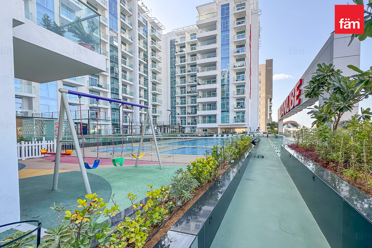 Minutes To Metro | Fitted Kitchen | High Floor-25