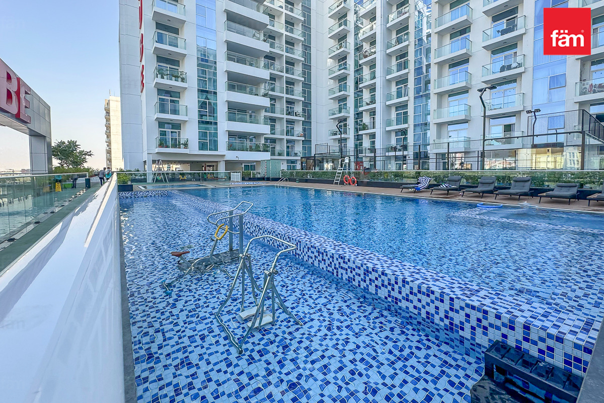 Minutes To Metro | Fitted Kitchen | High Floor-20
