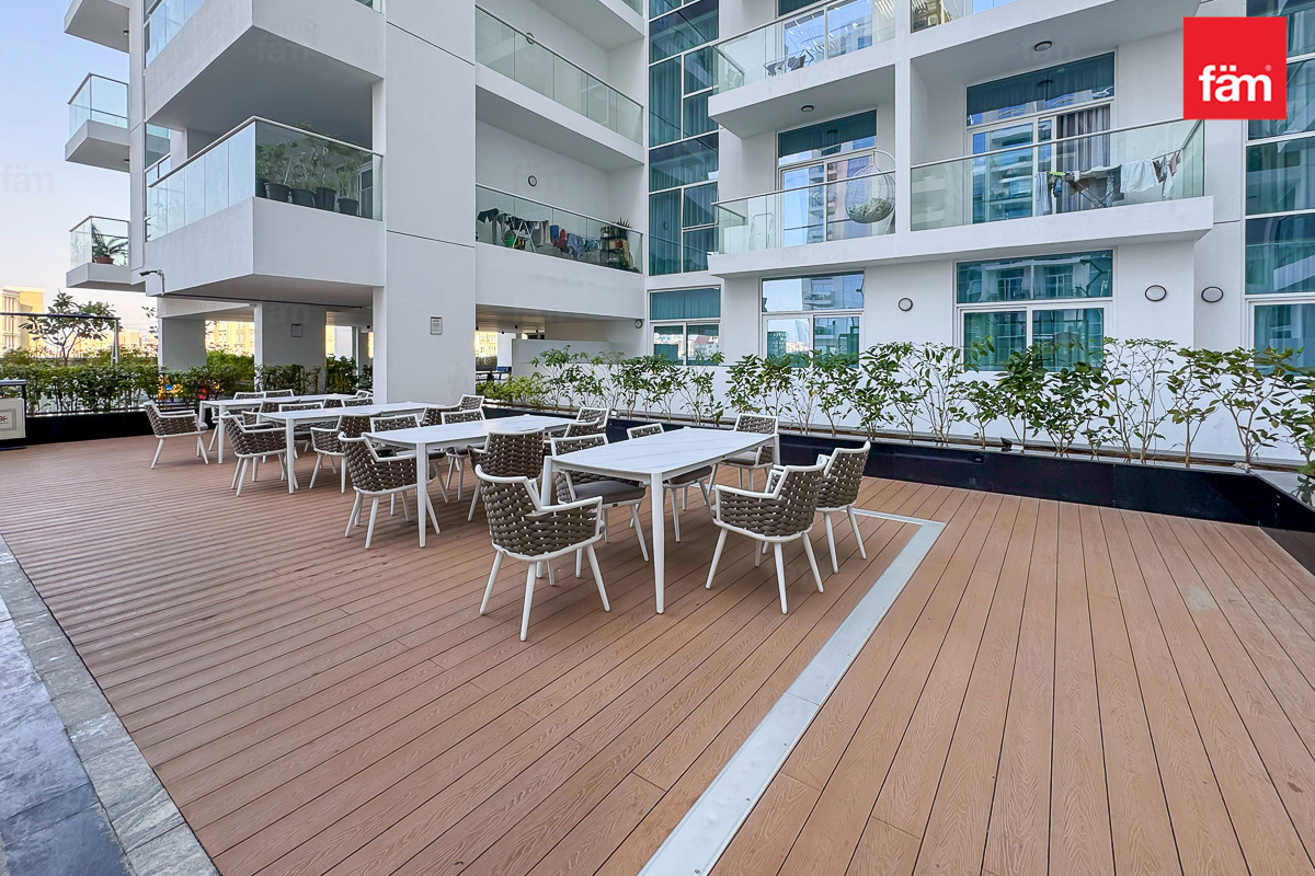 Minutes To Metro | Fitted Kitchen | High Floor-23