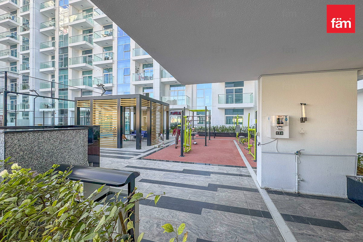 Minutes To Metro | Fitted Kitchen | High Floor-24