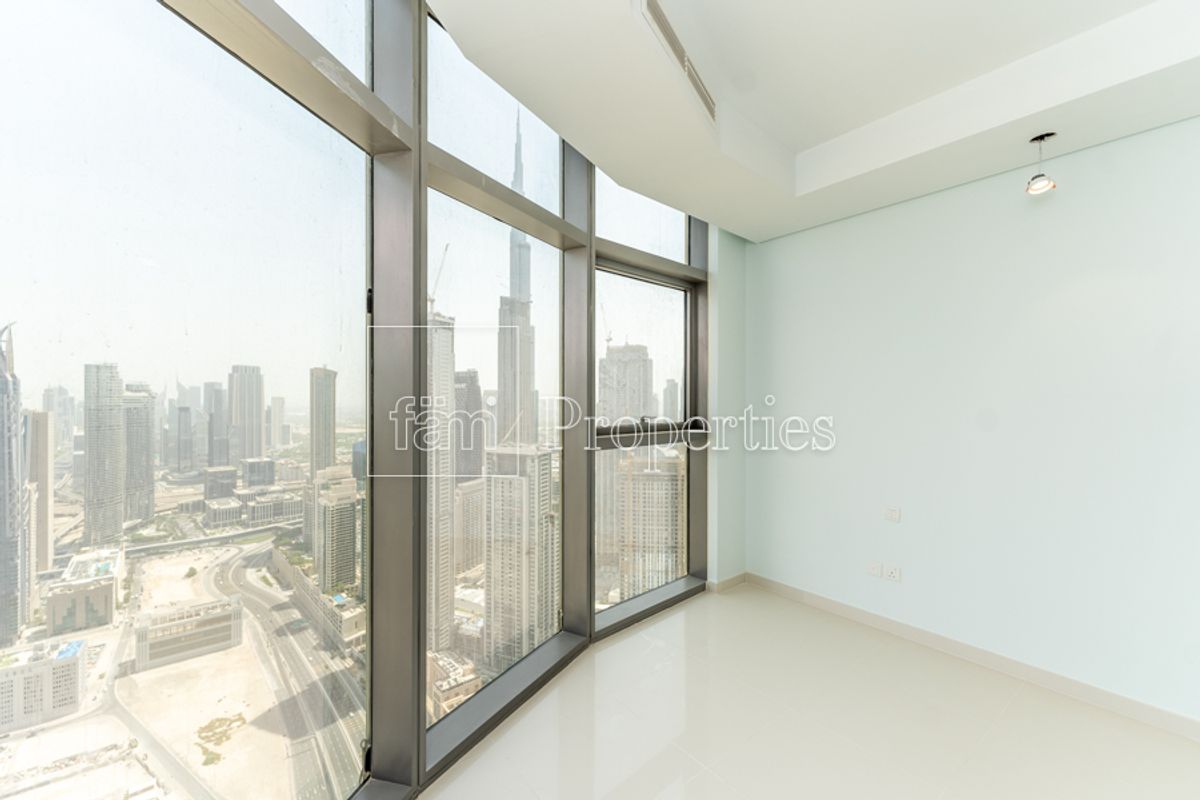 Price 200,000 AED 3 Bedroom Apartment for Rent in Paramount Tower
