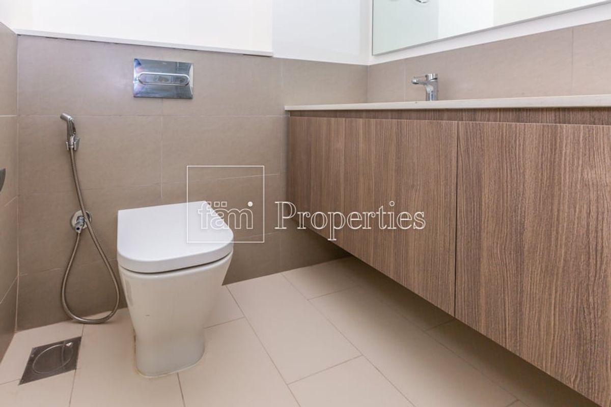 Vacant  | Corner unit | Negotiable |-10