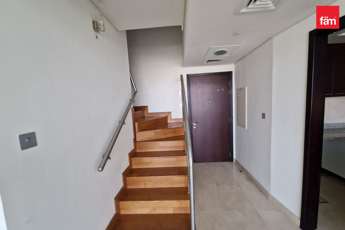 Vacant | 1bdr Duplex | Trade Centre View-13