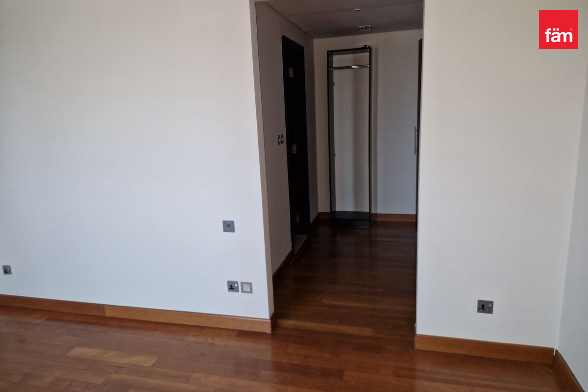 Vacant | 1bdr Duplex | Trade Centre View-14