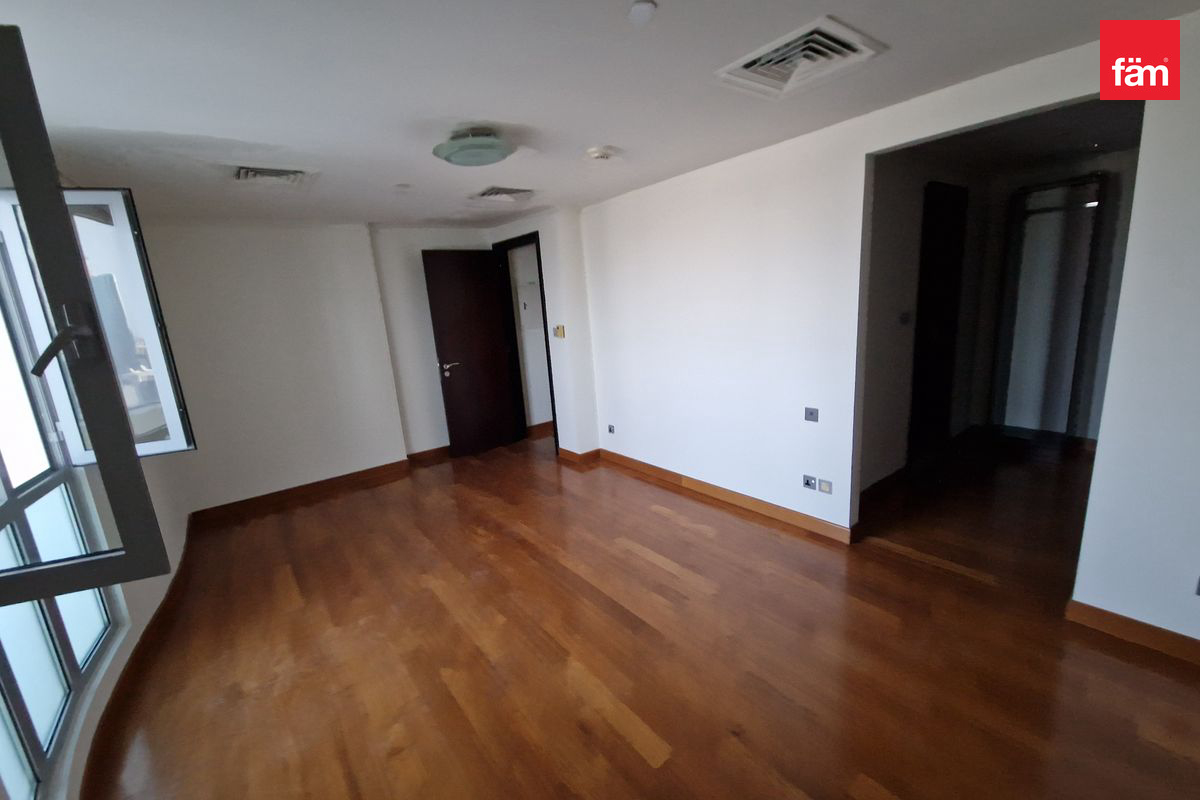 Vacant | 1bdr Duplex | Trade Centre View-11