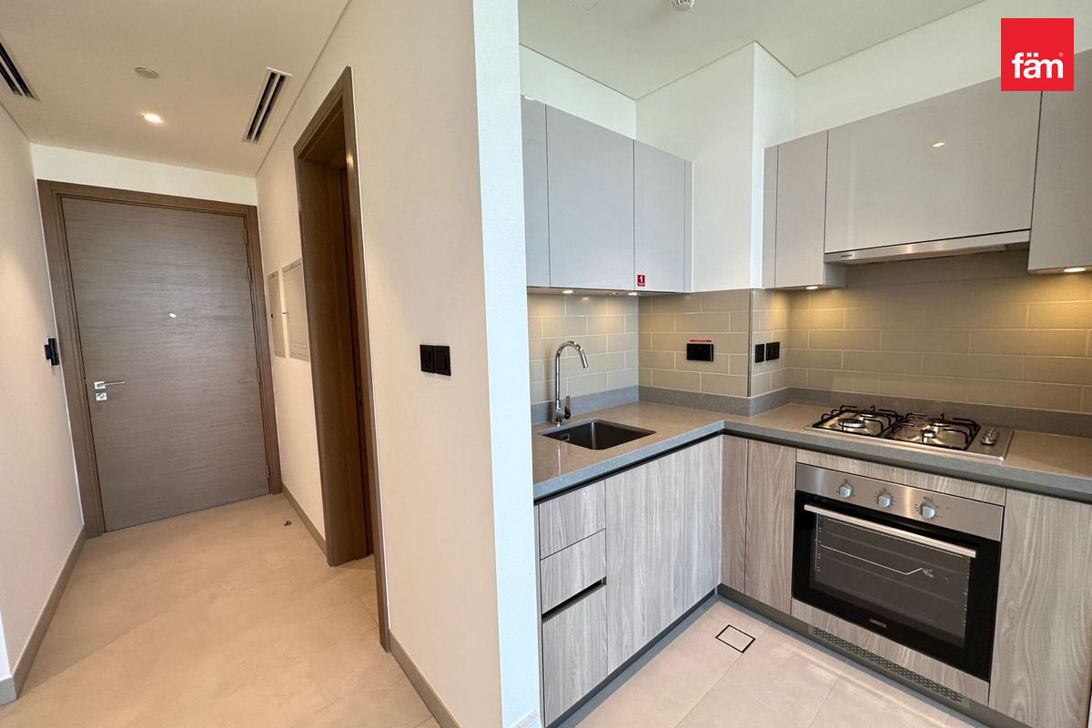Unfurnished | Lagoon and Amenities View-7