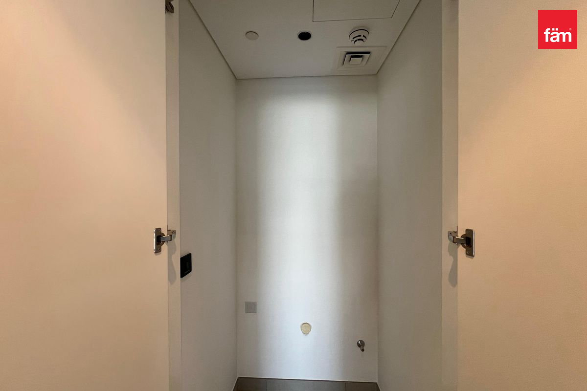 Prime Location | Vacant | Good ROI-6