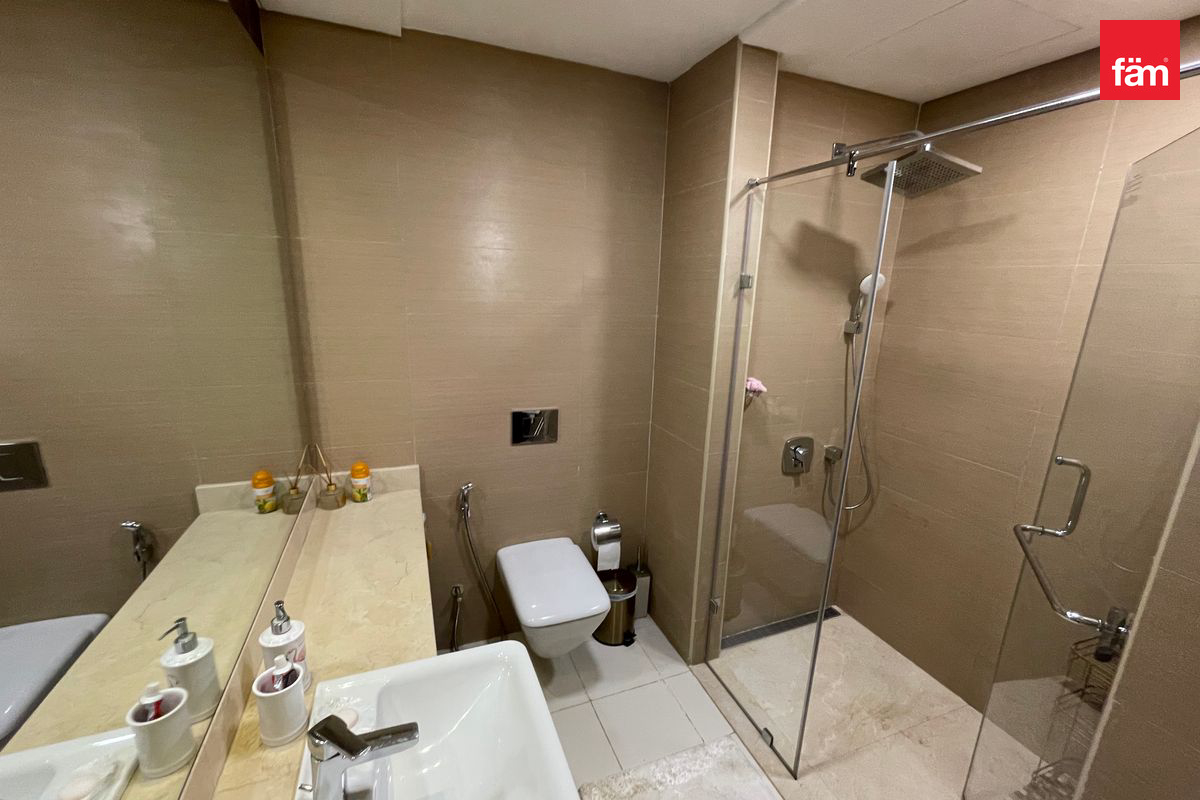 VACANT / FURNISHED / MARINA VIEW / BEST LOCATION-12