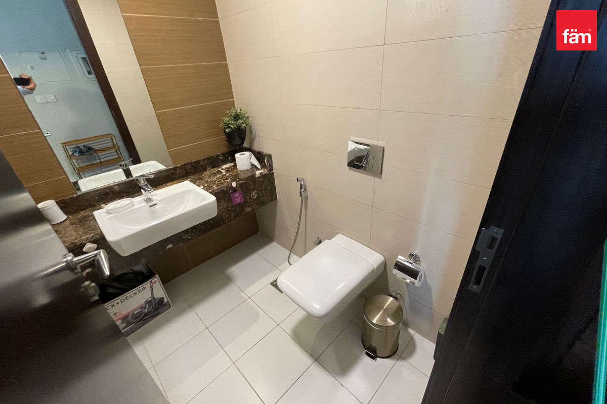 VACANT / FURNISHED / MARINA VIEW / BEST LOCATION-13