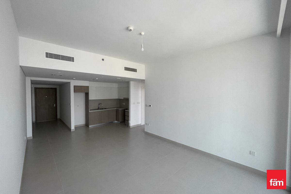 Stunning View/ Middle Floor/ Spacious Apartment-6