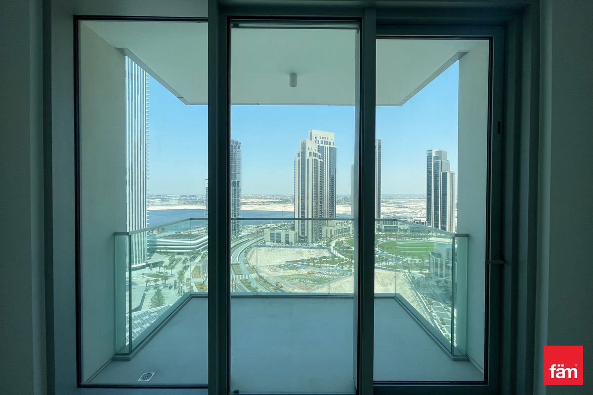 Stunning View/ Middle Floor/ Spacious Apartment-8