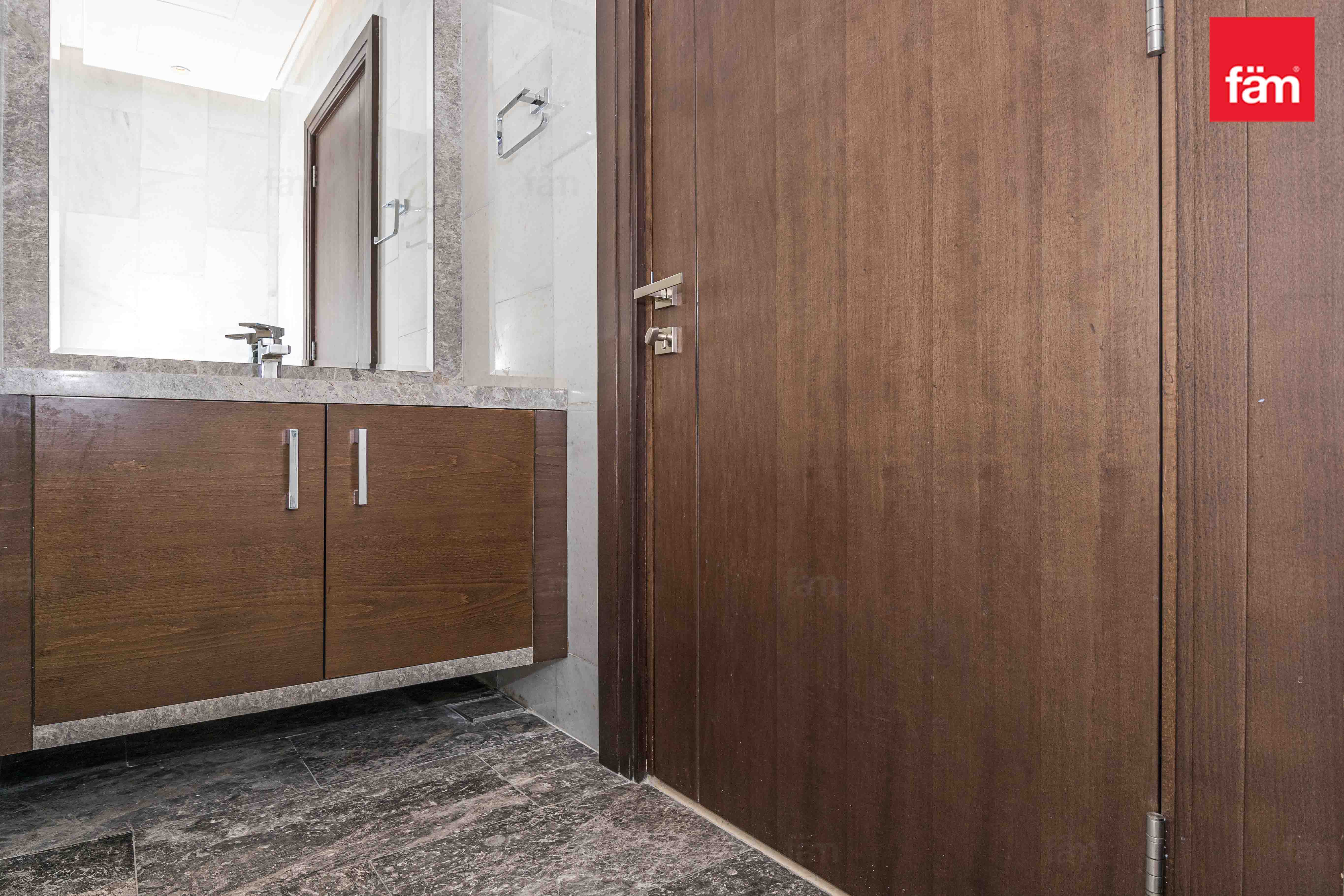 6-Month Rental Option / Luxury Living / Vacant-20