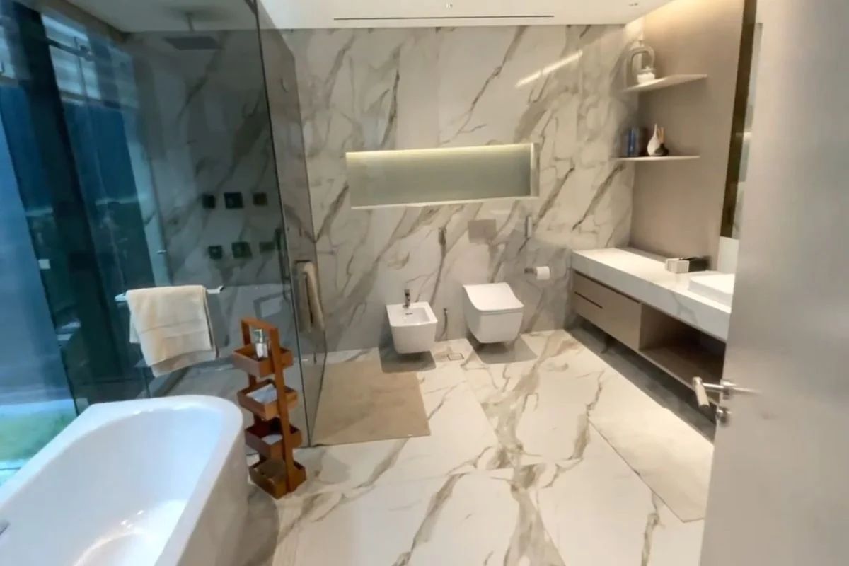 Sophisticated 6BR Penthouse | Modern Elegance&View-10