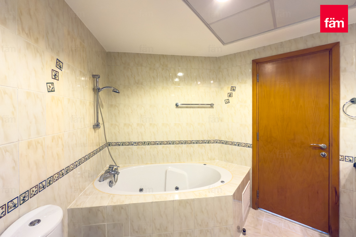 Fully Furnished | Spacious Living Room | Mid Floor-22