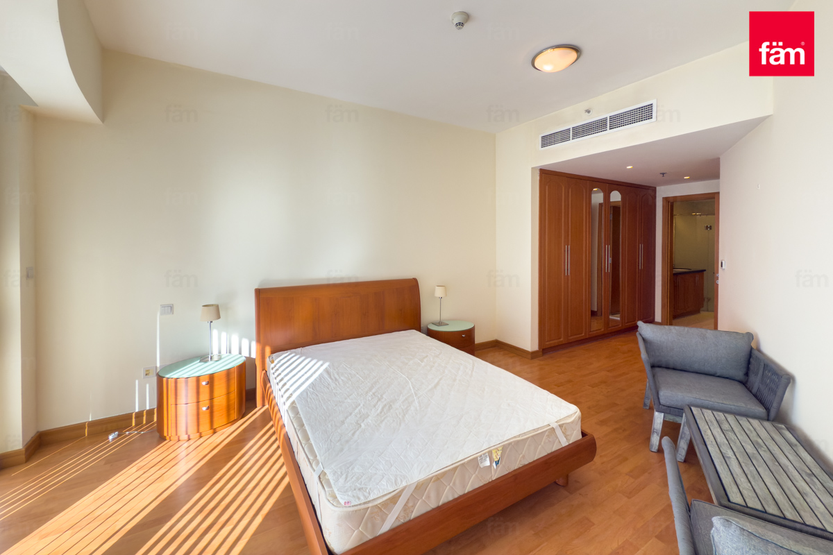 Fully Furnished | Spacious Living Room | Mid Floor-16