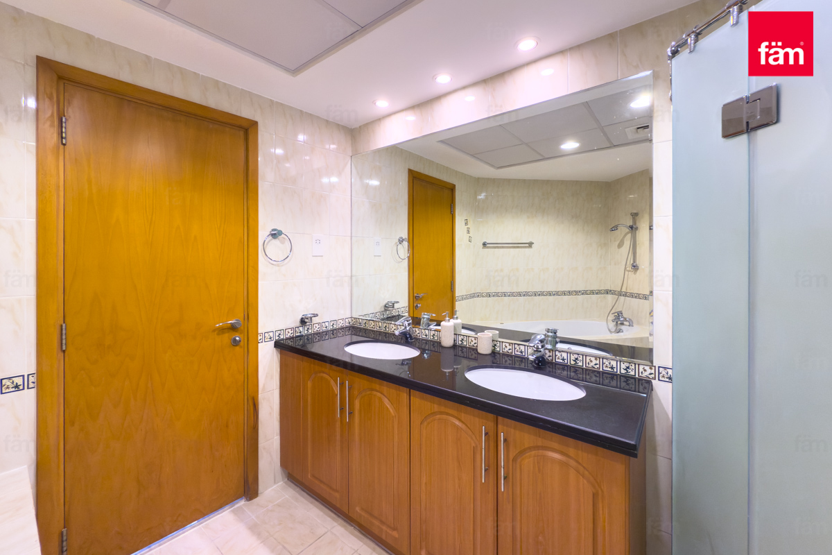 Fully Furnished | Spacious Living Room | Mid Floor-25
