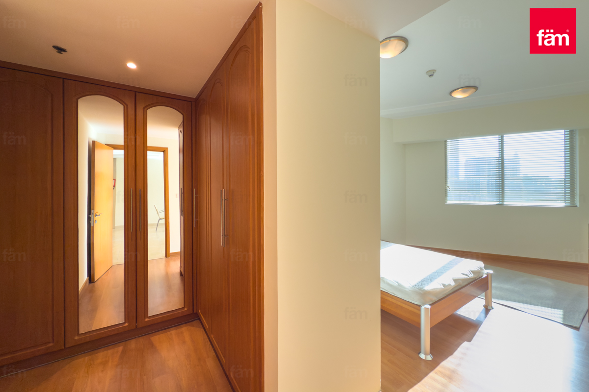 Fully Furnished | Spacious Living Room | Mid Floor-14