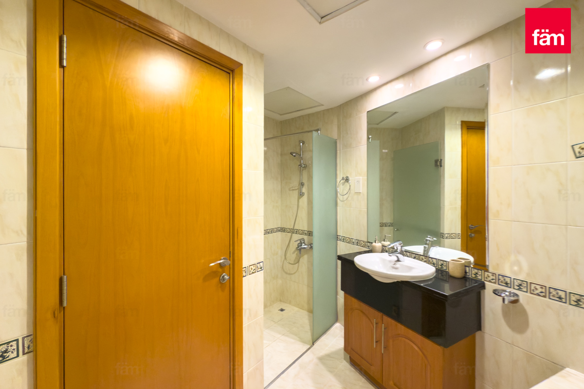 Fully Furnished | Spacious Living Room | Mid Floor-26