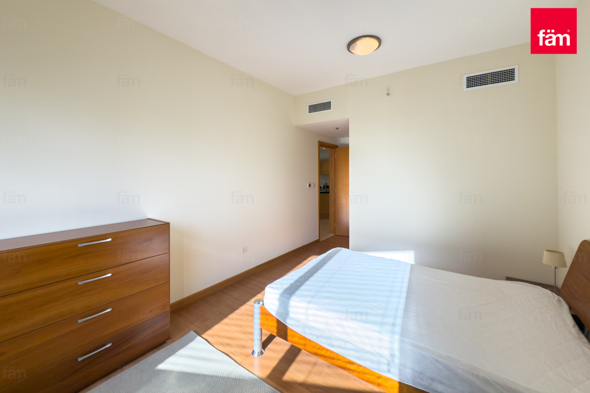 Fully Furnished | Spacious Living Room | Mid Floor-19