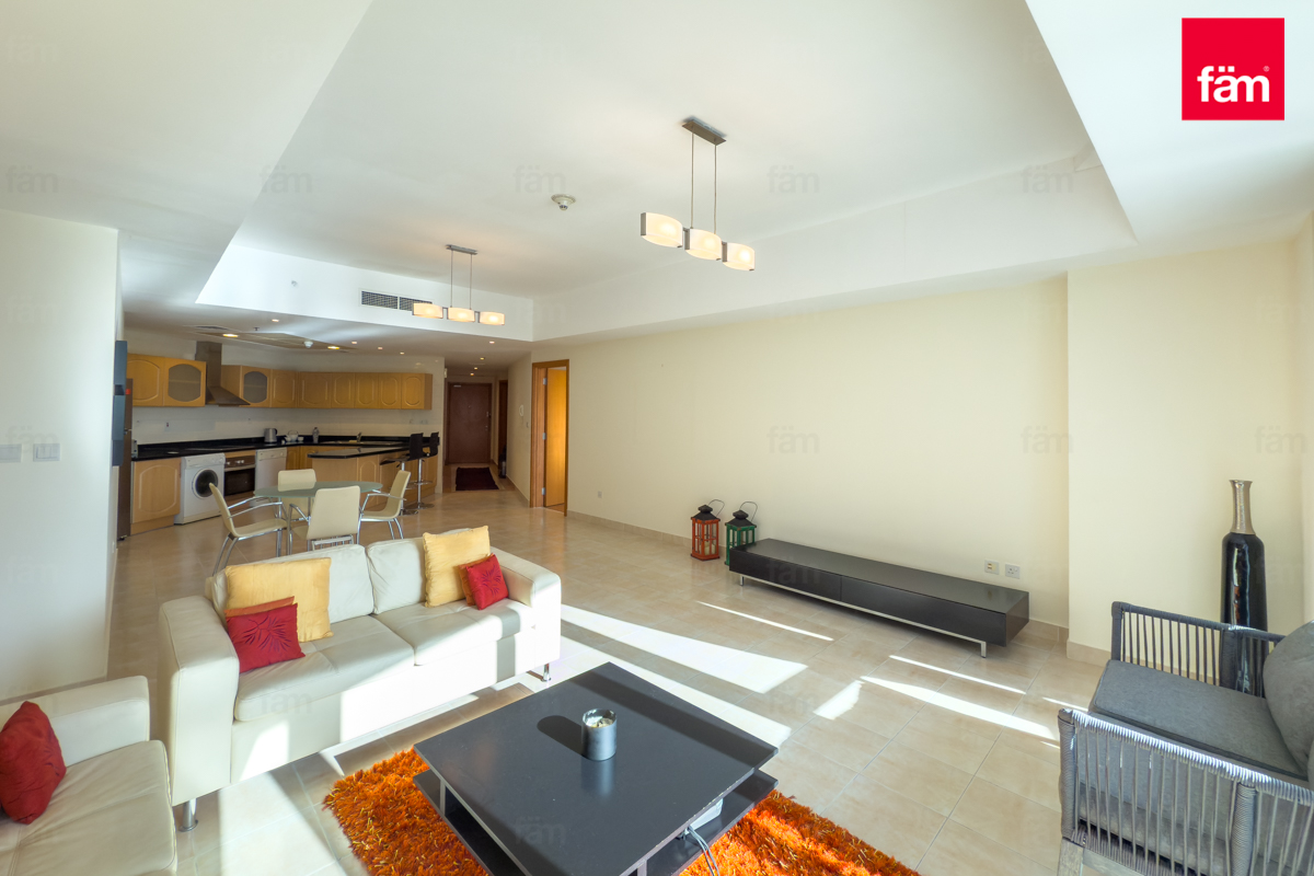 Fully Furnished | Spacious Living Room | Mid Floor-5