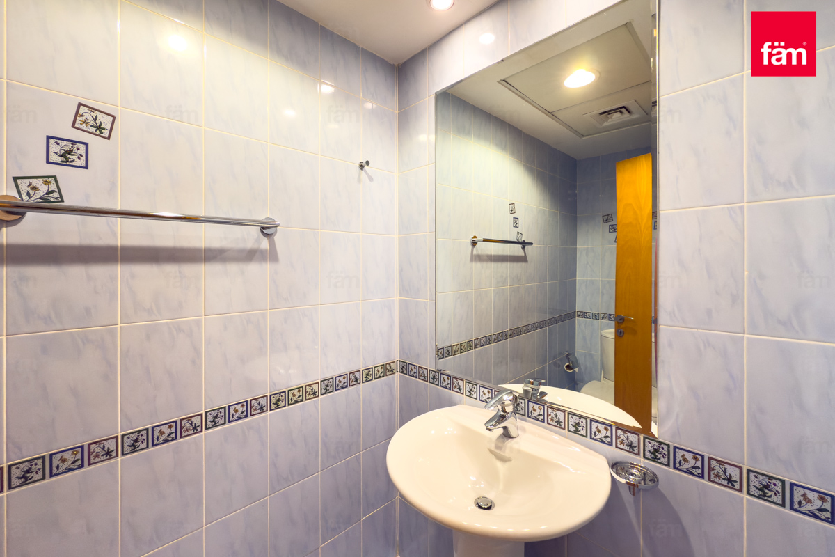 Fully Furnished | Spacious Living Room | Mid Floor-28