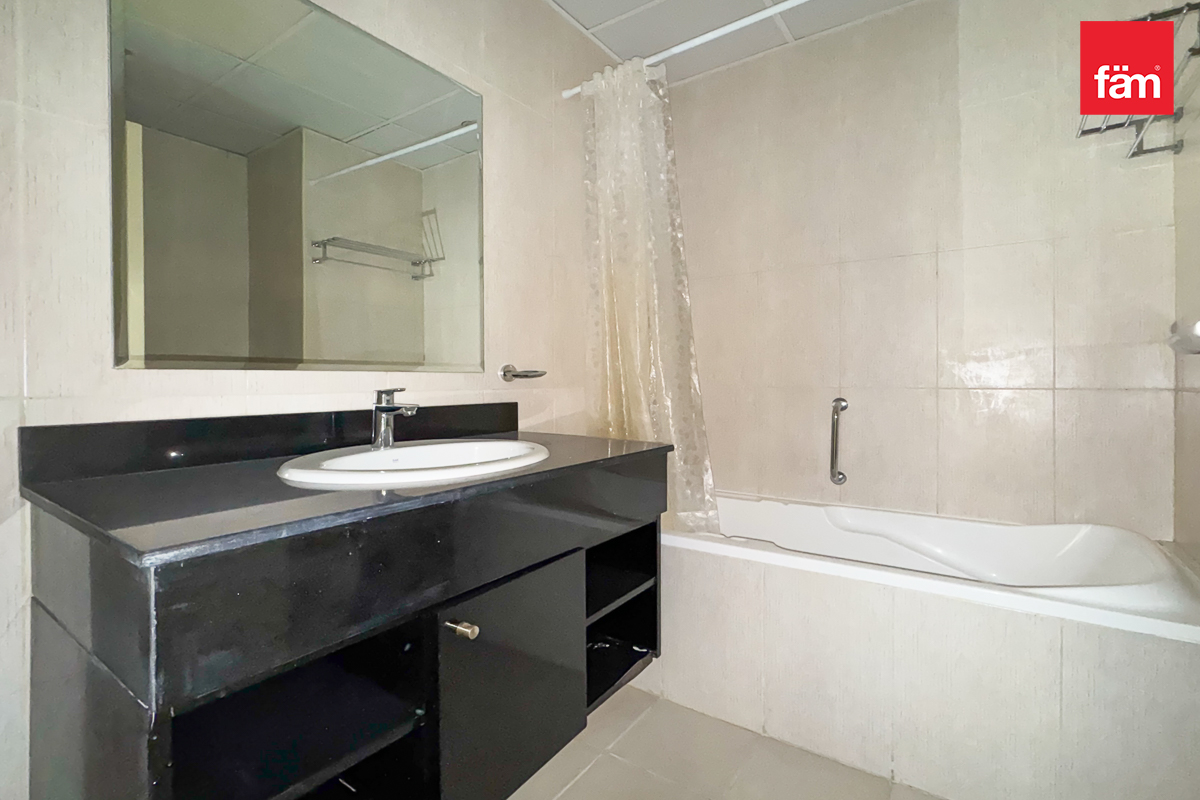 Luxurious apt with serviced amenities-9