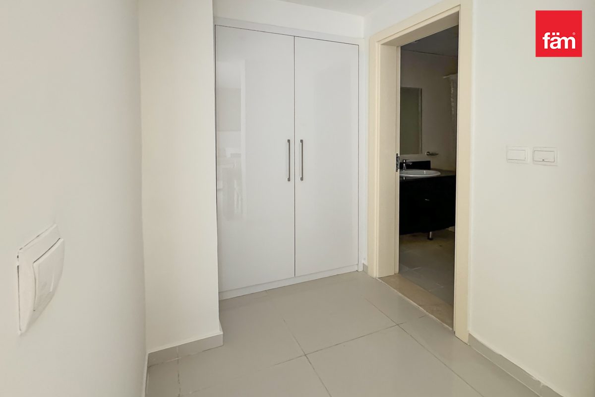 Luxurious apt with serviced amenities-12