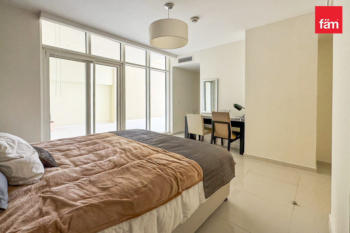 Luxurious apt with serviced amenities-11