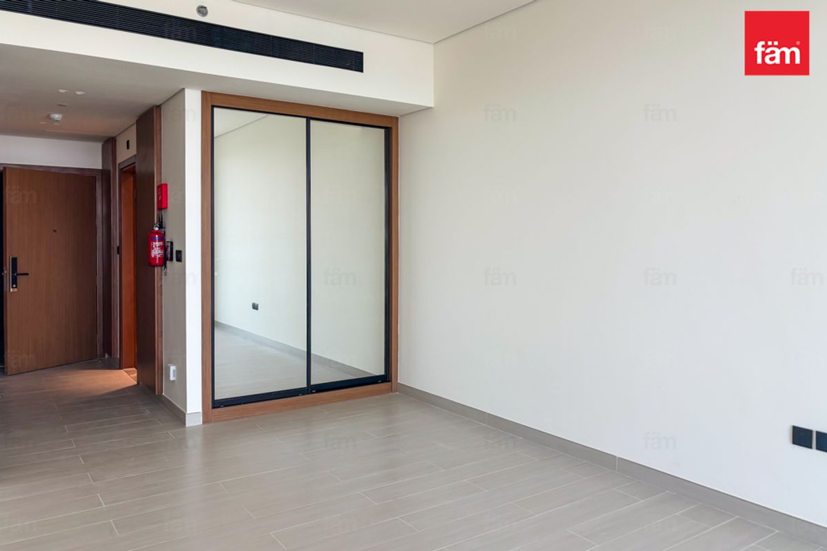 Canal Facing | High Floor | Motivated Seller-6