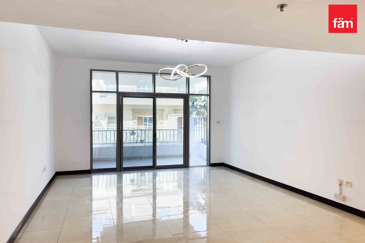 Bright Duplex Apartment | Move-In Ready-9