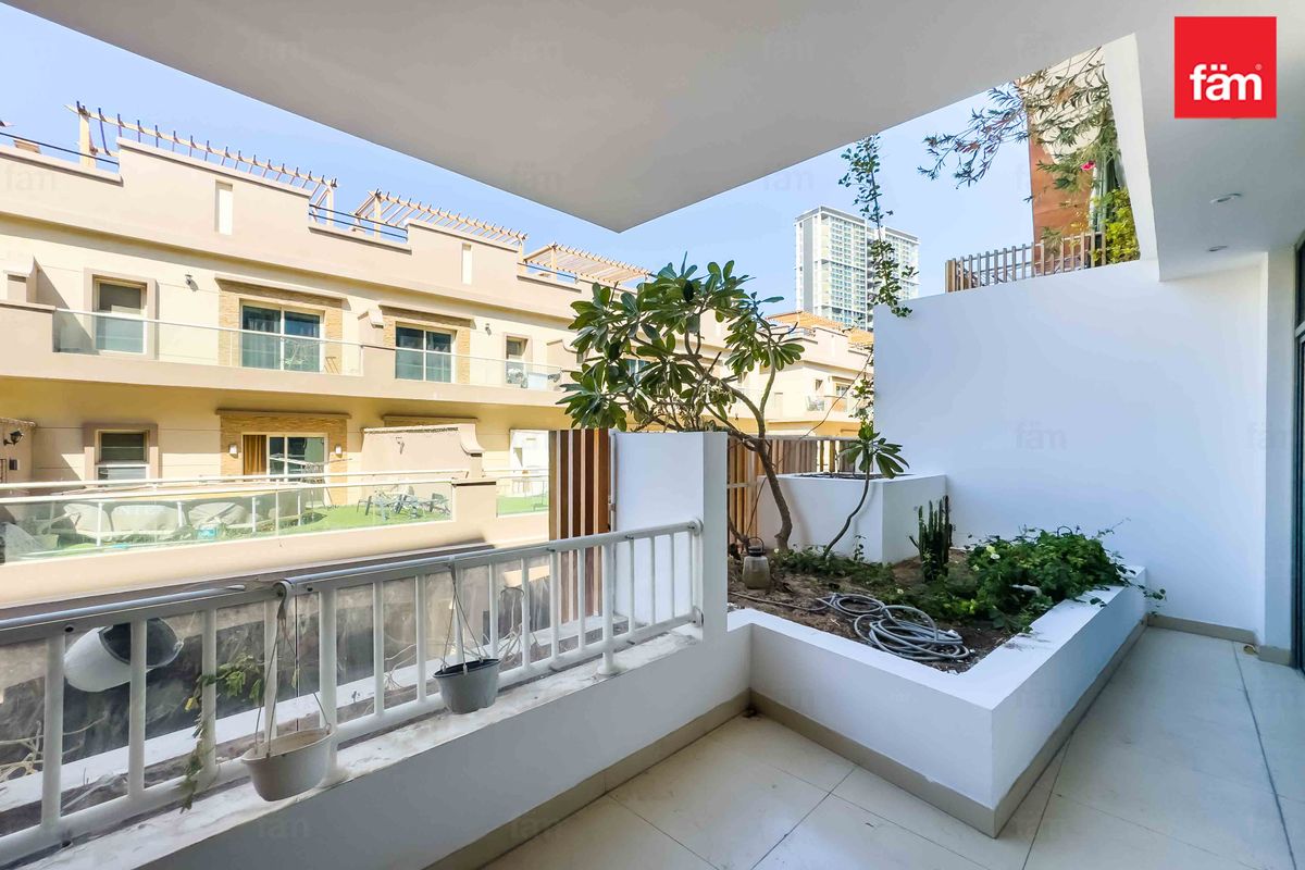 Bright Duplex Apartment | Move-In Ready-7