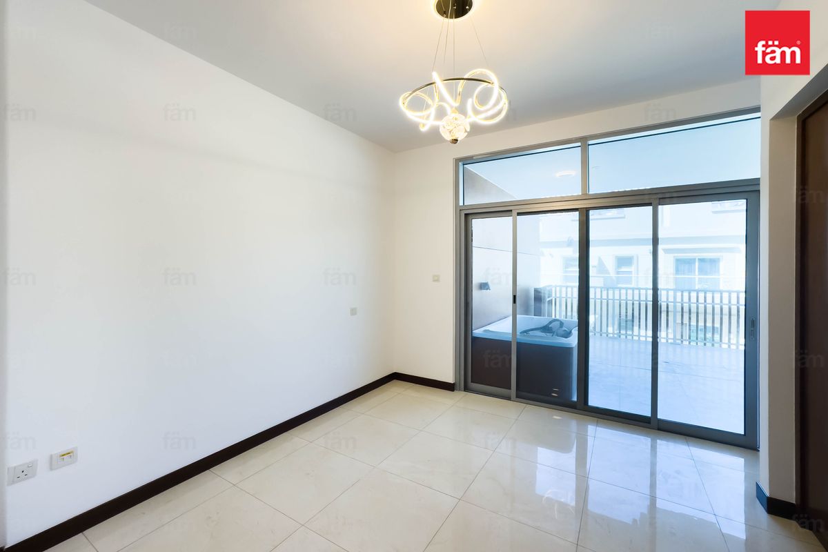 Bright Duplex Apartment | Move-In Ready-11