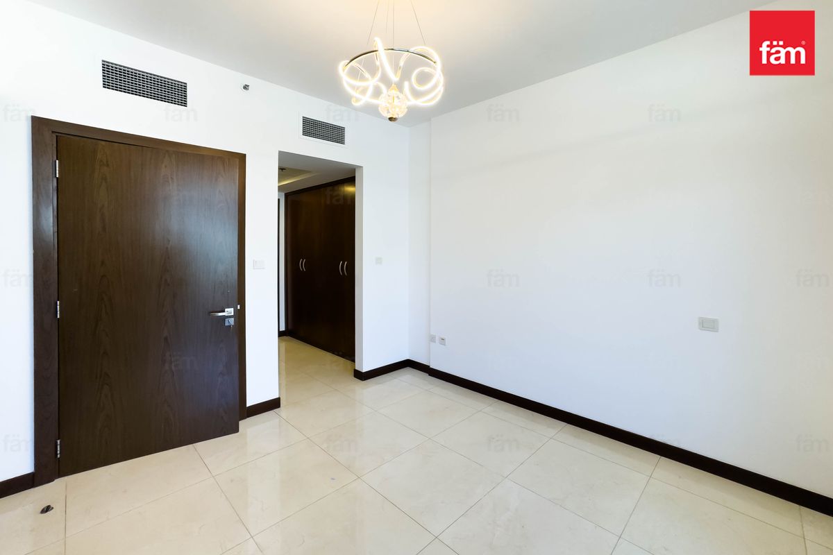 Bright Duplex Apartment | Move-In Ready-12