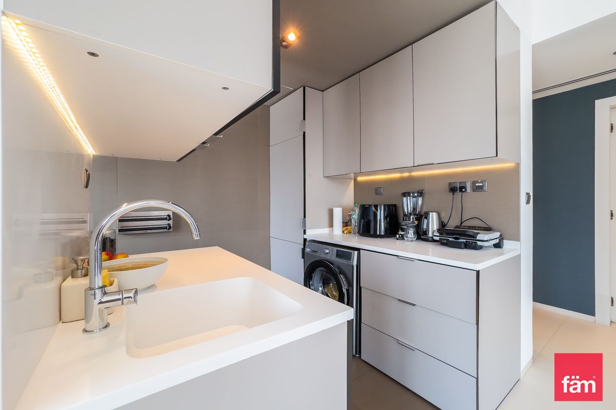 Best Price | Prime Location | Cozy and Bright-14