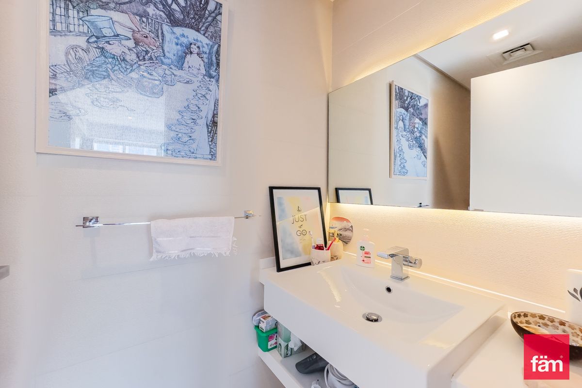 Best Price | Prime Location | Cozy and Bright-15