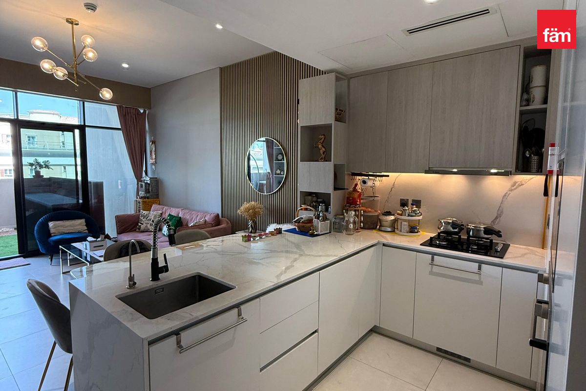 Terrace | Vastu | Vacant | Furnished | Metro-7