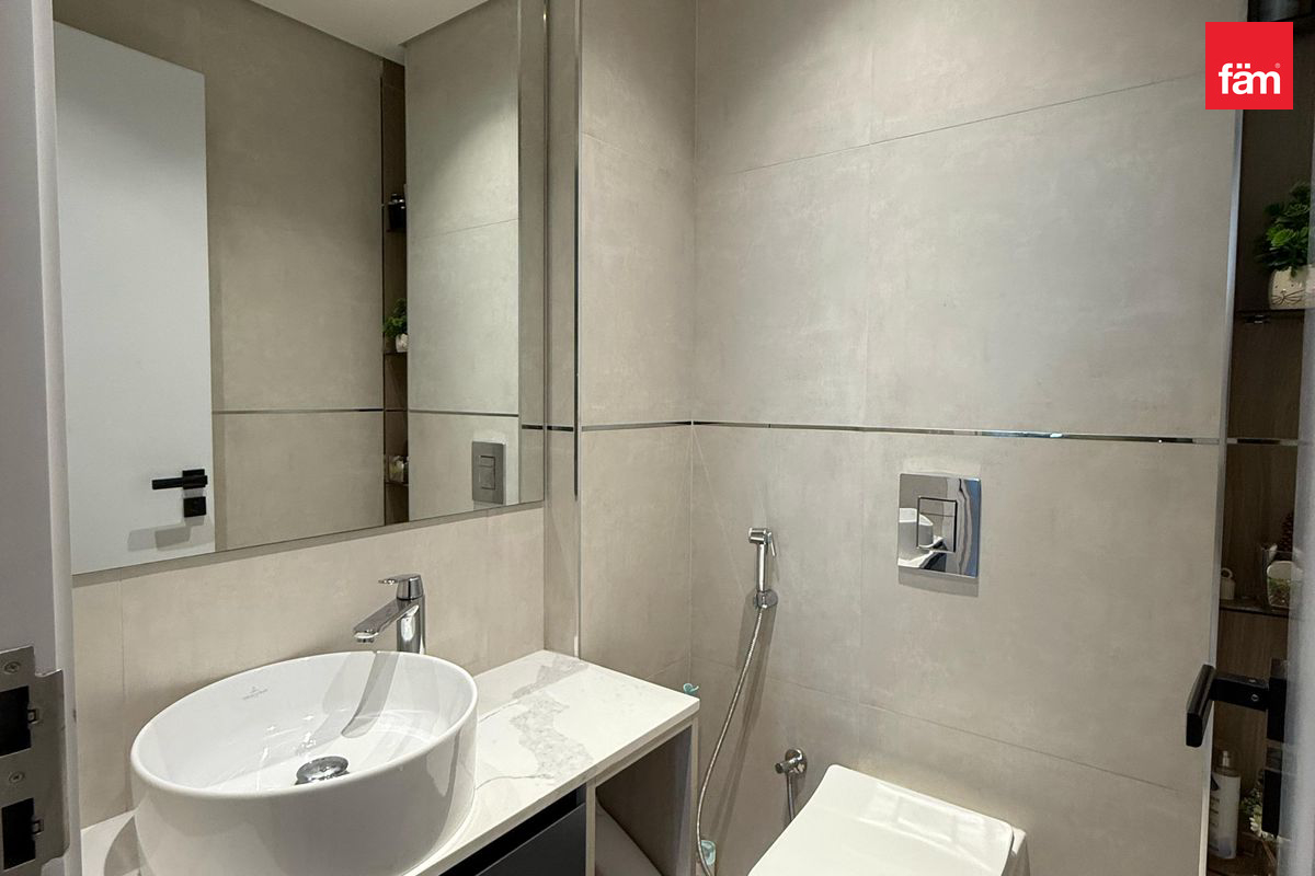 Terrace | Vastu | Vacant | Furnished | Metro-4