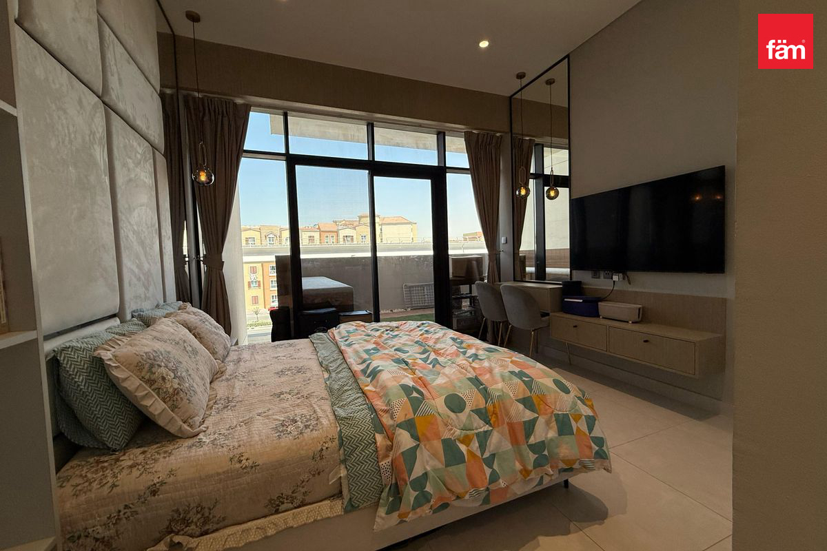 Terrace | Vastu | Vacant | Furnished | Metro-8