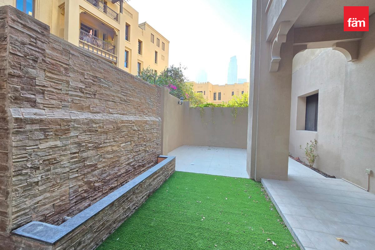 Private Garden | Upgraded Unit in Downtown-27