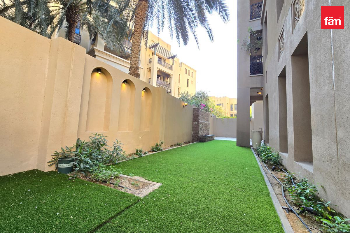 Private Garden | Upgraded Unit in Downtown-23