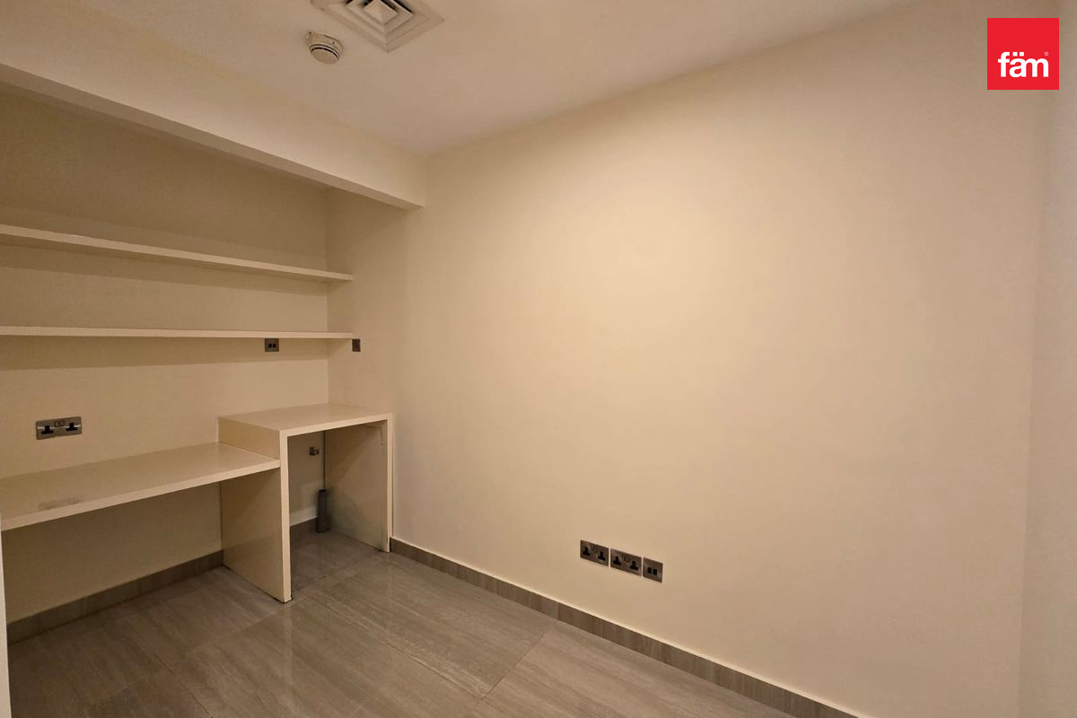 Private Garden | Upgraded Unit in Downtown-12