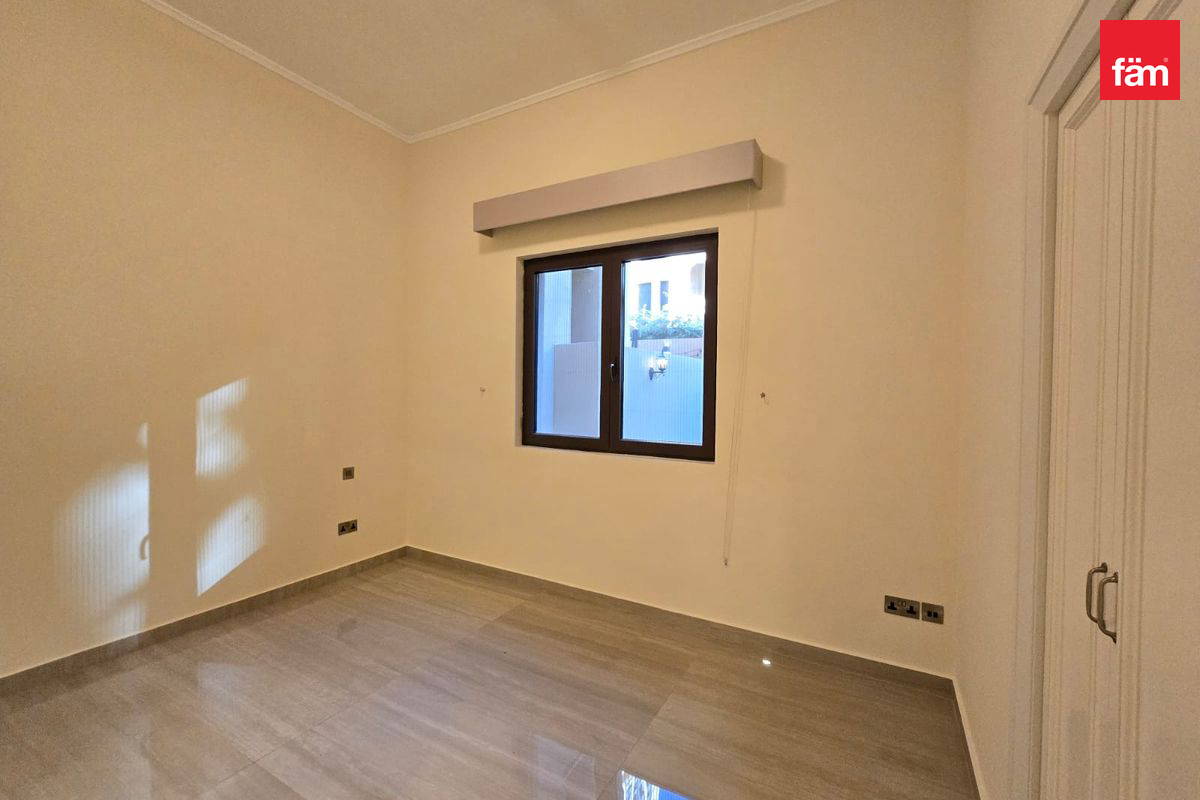 Private Garden | Upgraded Unit in Downtown-11