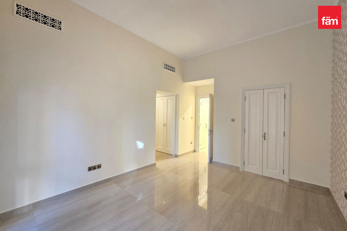 Private Garden | Upgraded Unit in Downtown-9