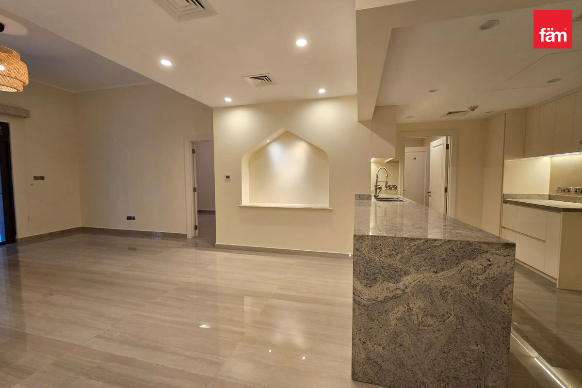 Private Garden | Upgraded Unit in Downtown-3