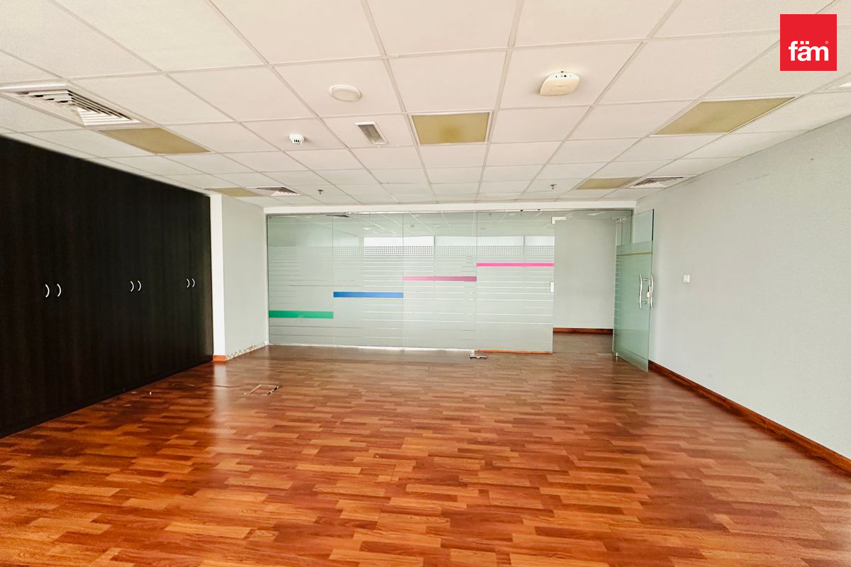 Chiller Free | Fitted | Ample Parking | Near Metro-15