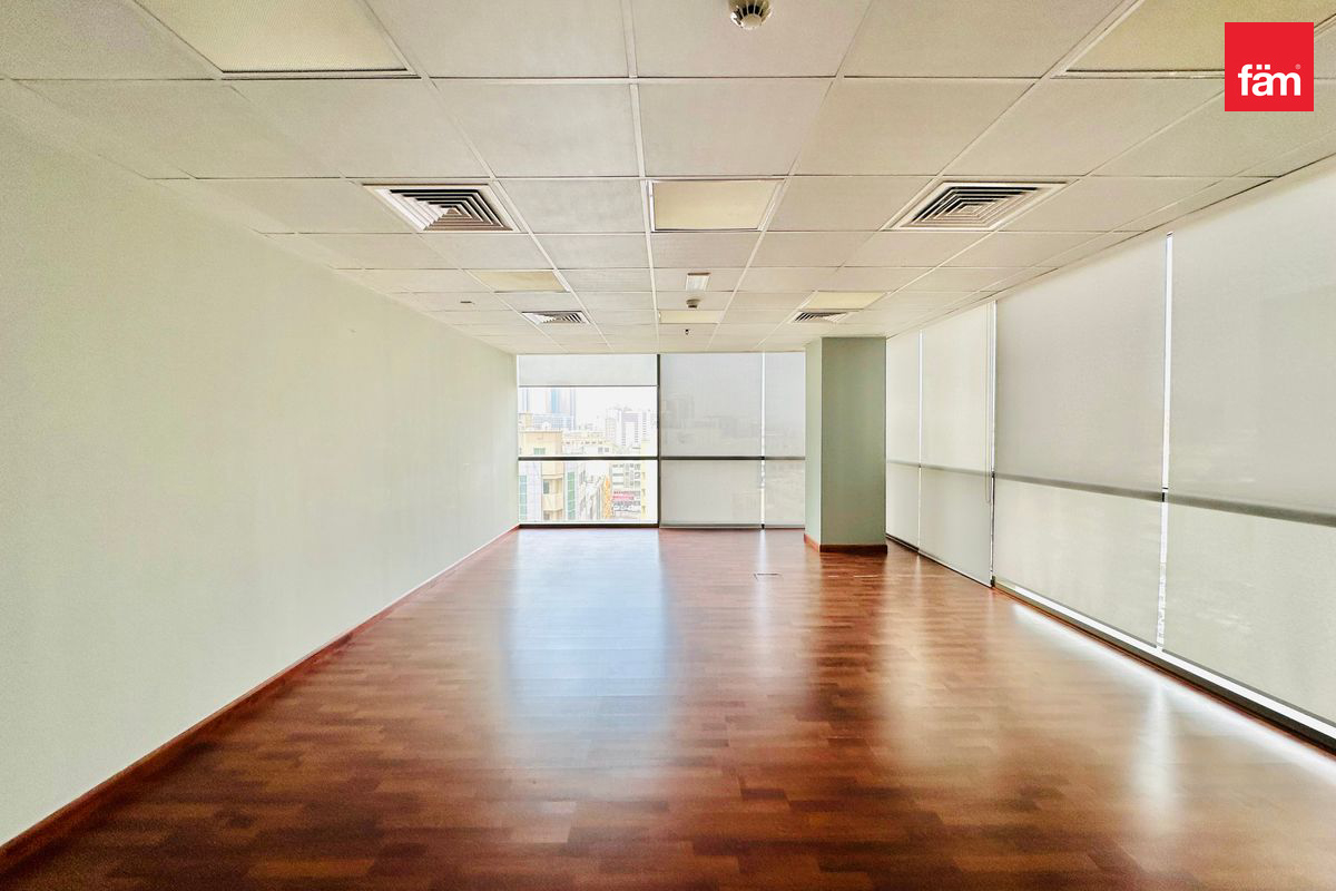 Chiller Free | Fitted | Ample Parking | Near Metro-13